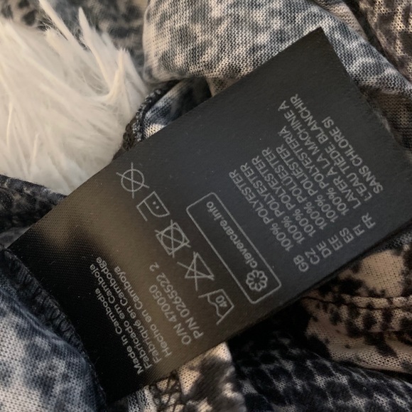 H&M Grey & White Snake Print Flowy Tank Top - Picture 6 of 8